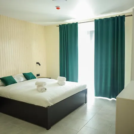 Veranda Hotel *